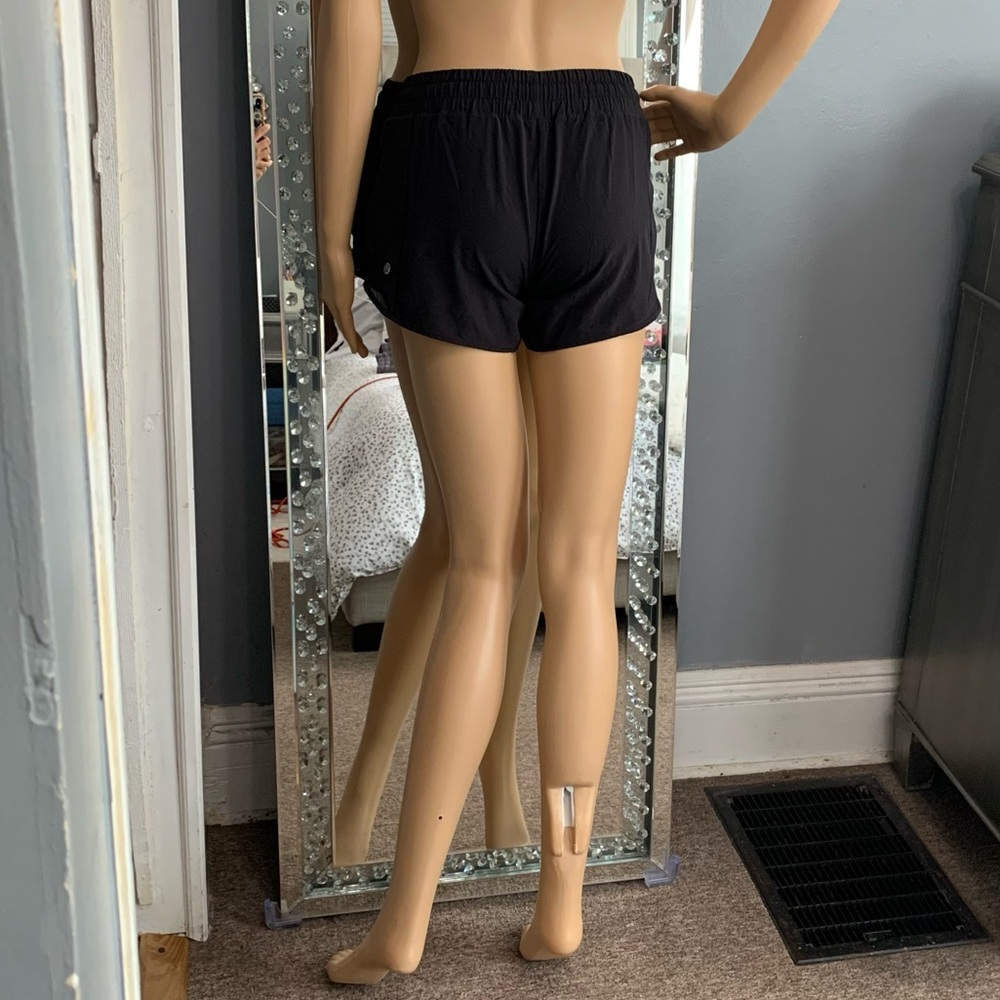 2300.♎️Lululemon hotty hot short 4” - Picture 2 of 7